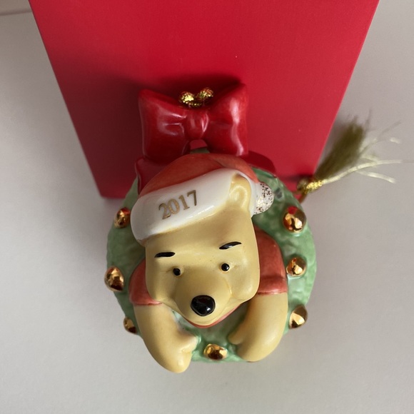 Lenox porcelain Pooh ornament 2017 - Picture 3 of 3